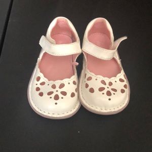 Little girls shoes size 6